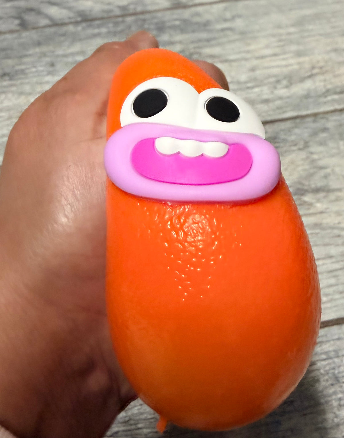 CRUNCHY FRUIT SQUISHY (ORANGE)